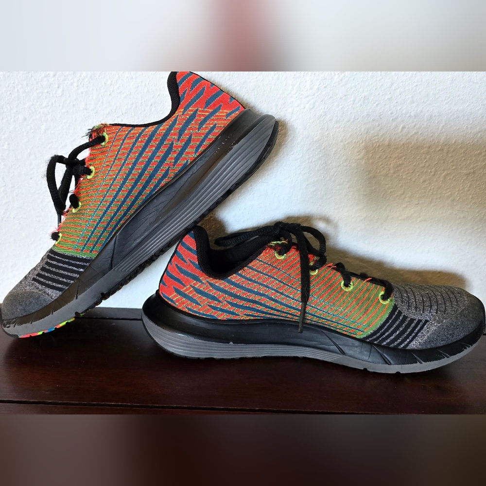 Boys Under Armour Size 4 Sneakers